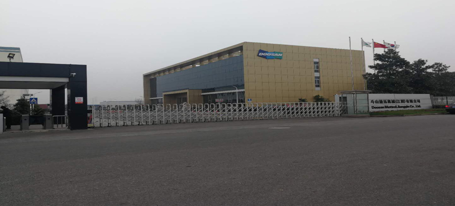 工廠、商務大樓、工業(yè)園區(qū)、私人企業(yè)、電影院、銀行、政府機關(guān)、學校、酒店娛樂場所等清潔外包服務