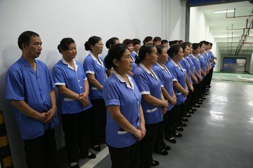 工廠、商務(wù)大樓、工業(yè)園區(qū)、私人企業(yè)、電影院、銀行、政府機(jī)關(guān)、學(xué)校、酒店娛樂場所等清潔外包服務(wù)