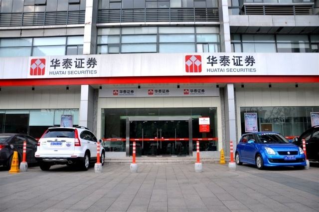 工廠、商務(wù)大樓、工業(yè)園區(qū)、私人企業(yè)、電影院、銀行、政府機(jī)關(guān)、學(xué)校、酒店娛樂(lè)場(chǎng)所等清潔外包服務(wù)