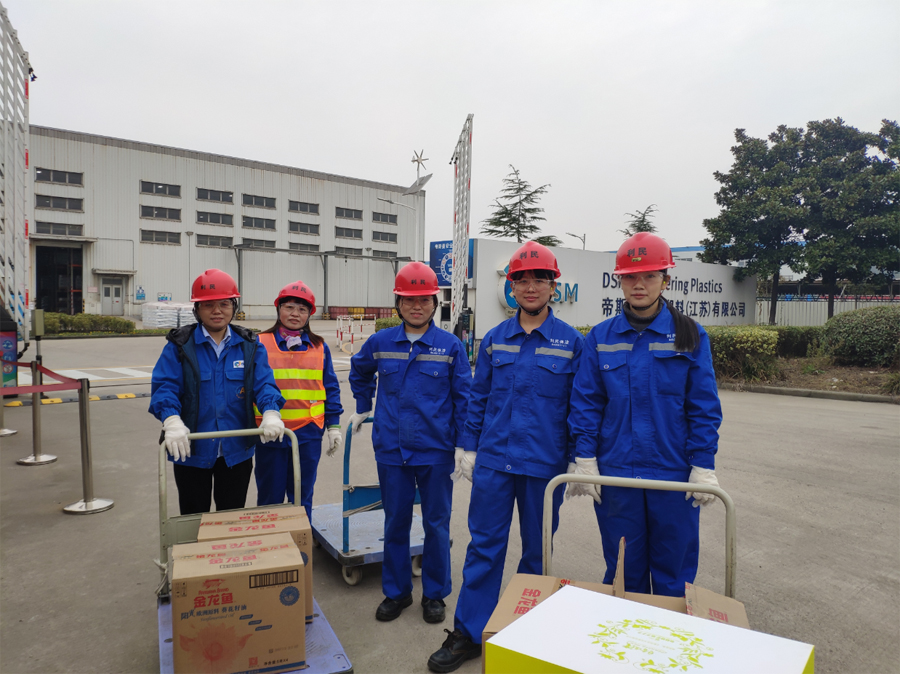 工廠、商務(wù)大樓、工業(yè)園區(qū)、私人企業(yè)、電影院、銀行、政府機(jī)關(guān)、學(xué)校、酒店娛樂場所等清潔外包服務(wù)