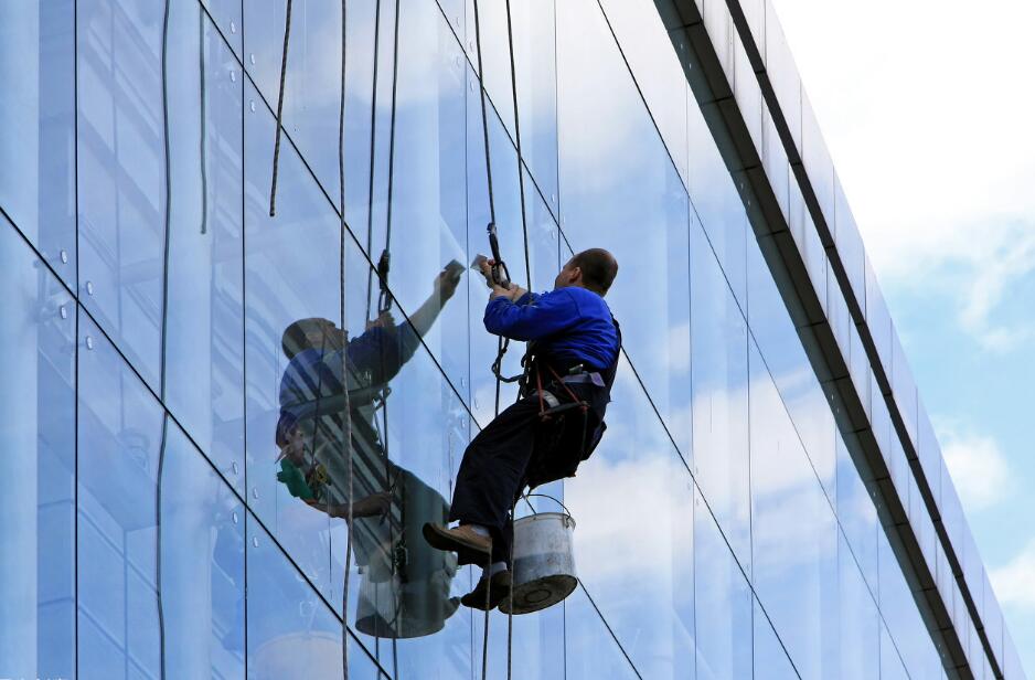 工廠、商務(wù)大樓、工業(yè)園區(qū)、私人企業(yè)、電影院、銀行、政府機(jī)關(guān)、學(xué)校、酒店娛樂場(chǎng)所等外墻清洗