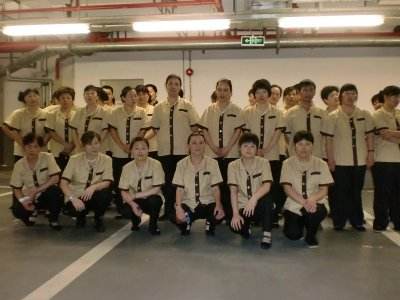 工廠、商務(wù)大樓、工業(yè)園區(qū)、私人企業(yè)、電影院、銀行、政府機(jī)關(guān)、學(xué)校、酒店娛樂場所等清潔外包服務(wù)